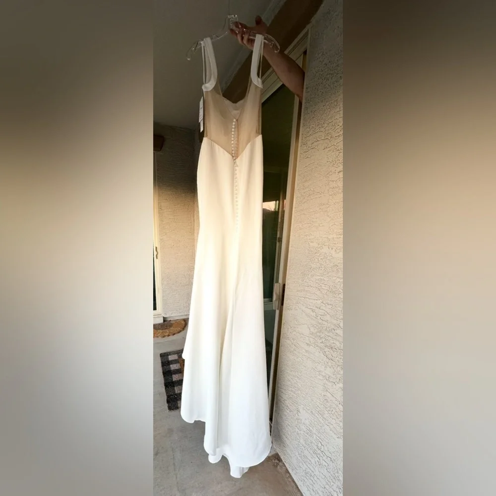 Chic Ivory Bridal Gown with Button Detail - Picture 7 of 12